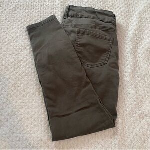 Vintage Violet Women’s olive green Skinny Jeans Size 14W